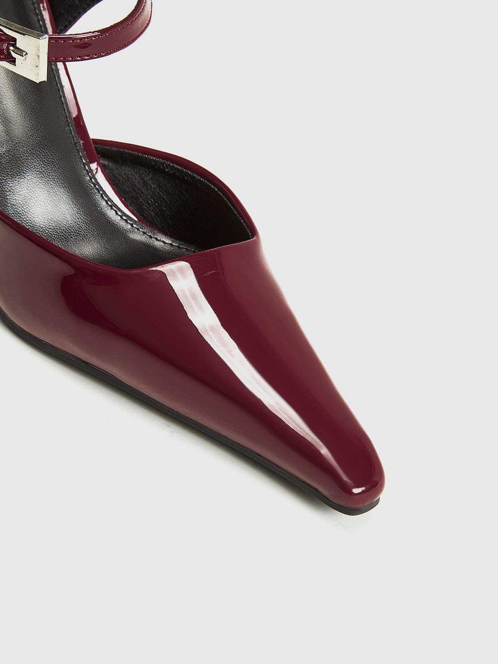 Uçlu Burun Askılı Yüksek Topuklu Ayakkabılar