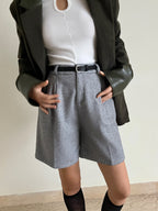 Şevron Desenli Kemerli Dize Şortları