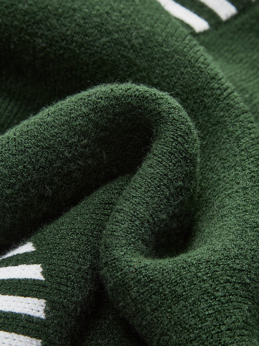 Şık V-Yaka İki Renkli Çizgili Triko Kazak