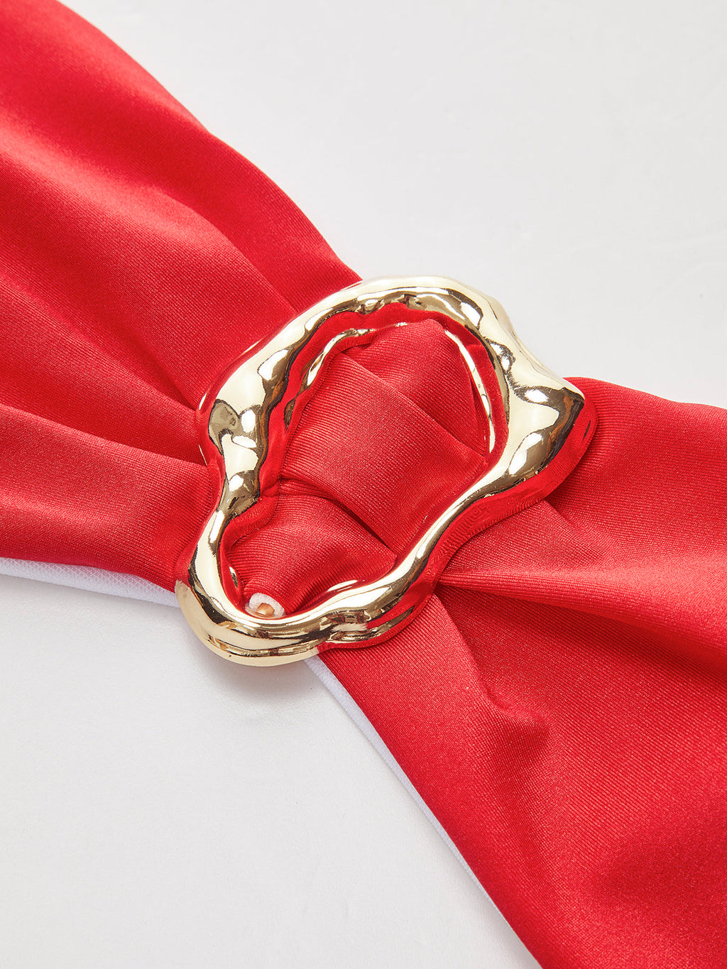 Şık Metal Aksesuarlı Fiyonk Bandeau Bikini