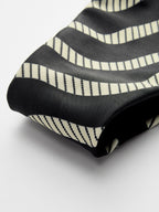 Şık Plaj Görünümü için Şık Dalga Desenli Üçgen Bikini Seti