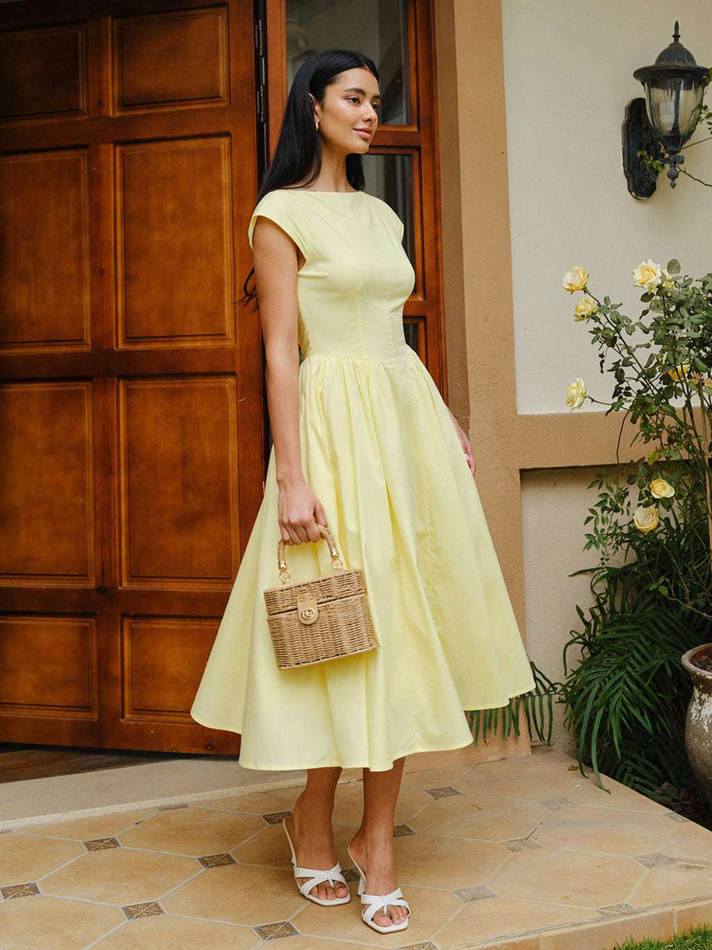 Şık Dokuma Rattan Kutu Çanta, Şık Döner Kilit Kapağı ile Tasarlandı