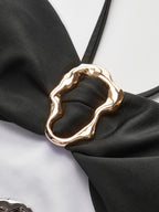 Şık Halter Kesim Figürlü Tek Parça Mayo ile Şık Metal Yüzük