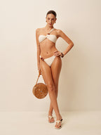 Şık Tek Omuzlu Bikini Takımı ile Göz Alıcı Ahşap Boncuk Detaylar