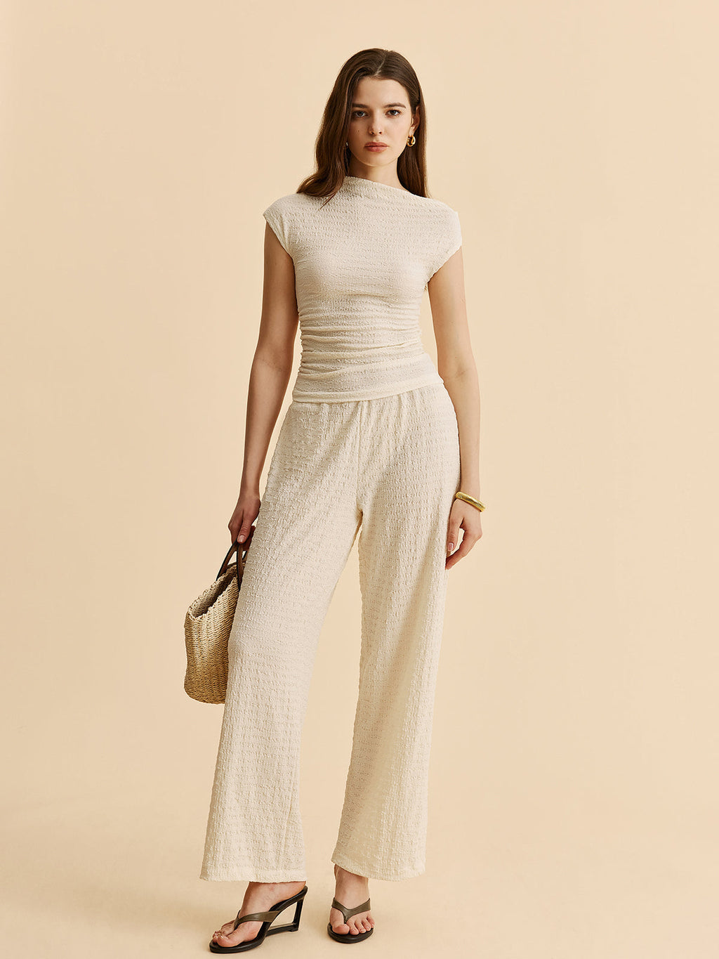 Şık Dokulu Bluz ve Rahat Geniş Paçalı Pantolon Takımı