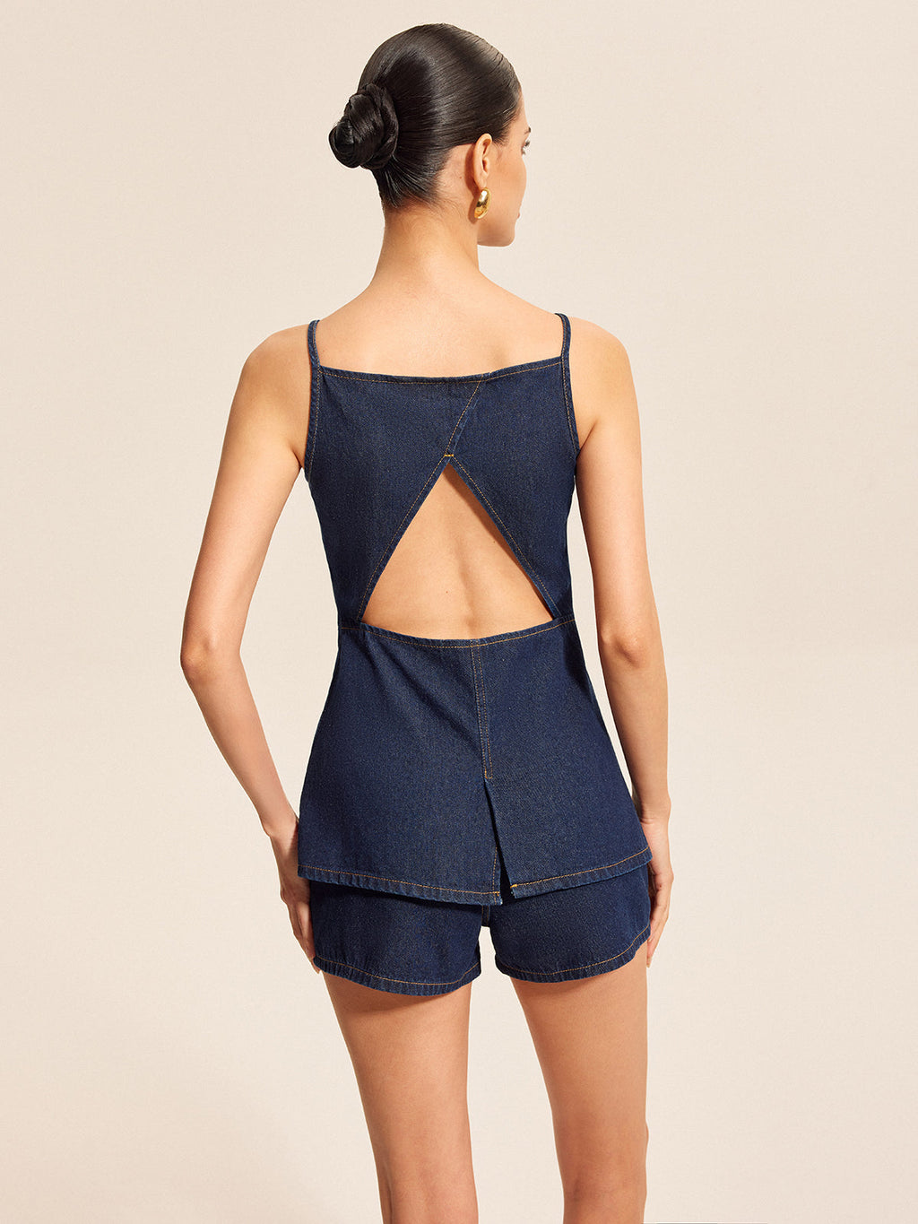 Şık Denim Şort Takımı, Trendy Düğme Detayları ve Şık Tokalı Aksanlar ile