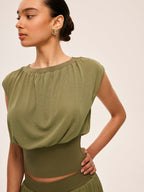 Şık K gathered Bel Bluz ile Akan Etek Takımı