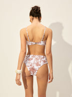 Şıklık Katan Kabuk Detaylı Açık Renkli Çiçekli Bikini Takımı