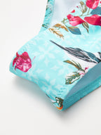 Çarpıcı Çiçek Desenli Bikini Takımı ve Şık Kapama Etek