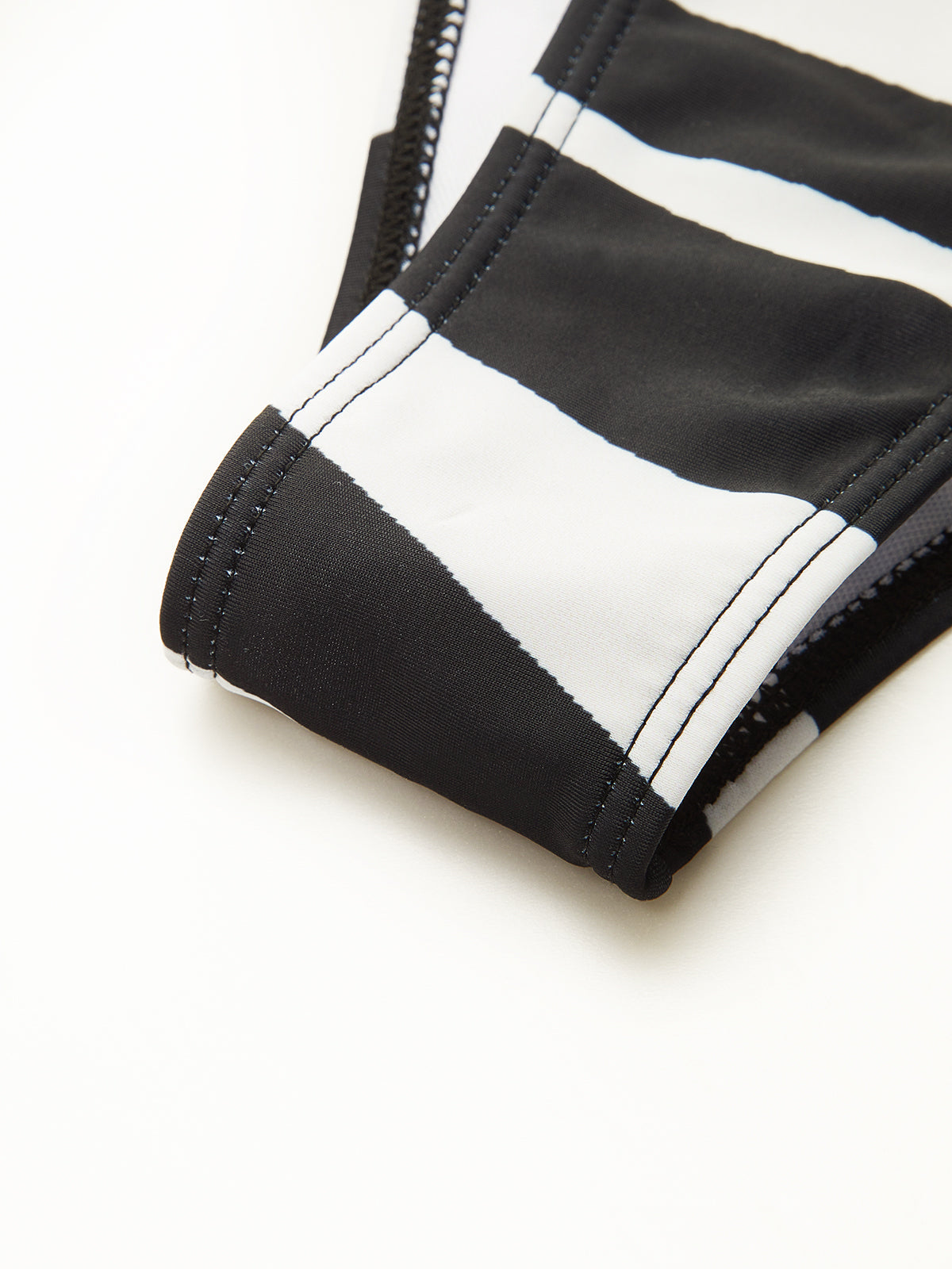 Renkli Üçgen Desenli Çizgili Bikini Takımı