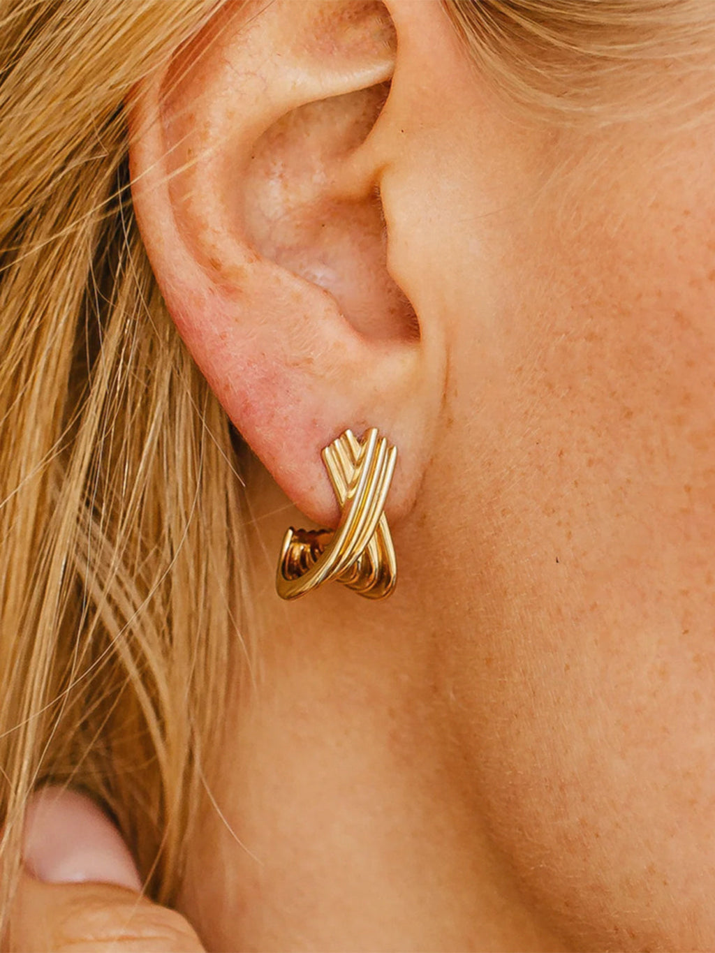 Altın kaplama haç top küpe