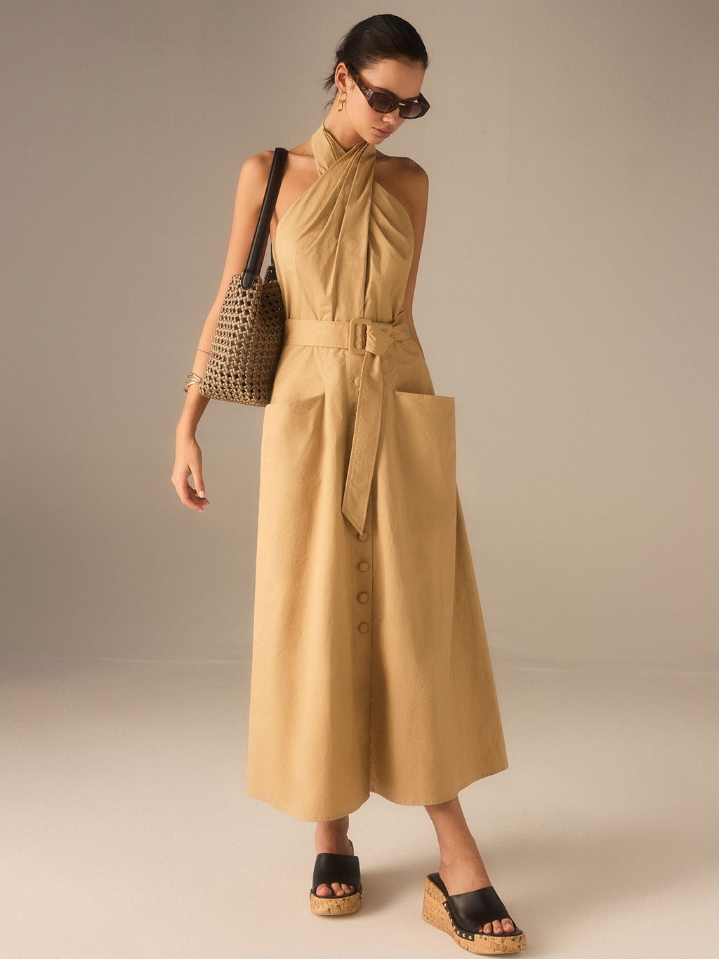 Pamuklu Pileli Halter Yaka Kemerli Midi Elbise